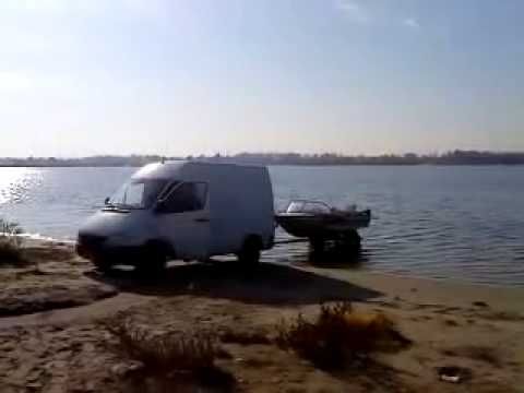 Спуск лодки на воду Спуск лодки на воду